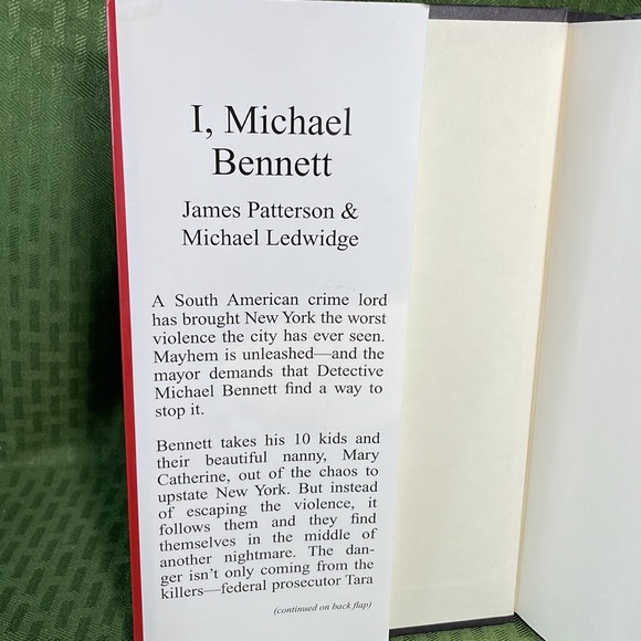 I, Michael Bennett (Large Print) by Michael Ledwidge; James Patterson - Picture 3 of 7